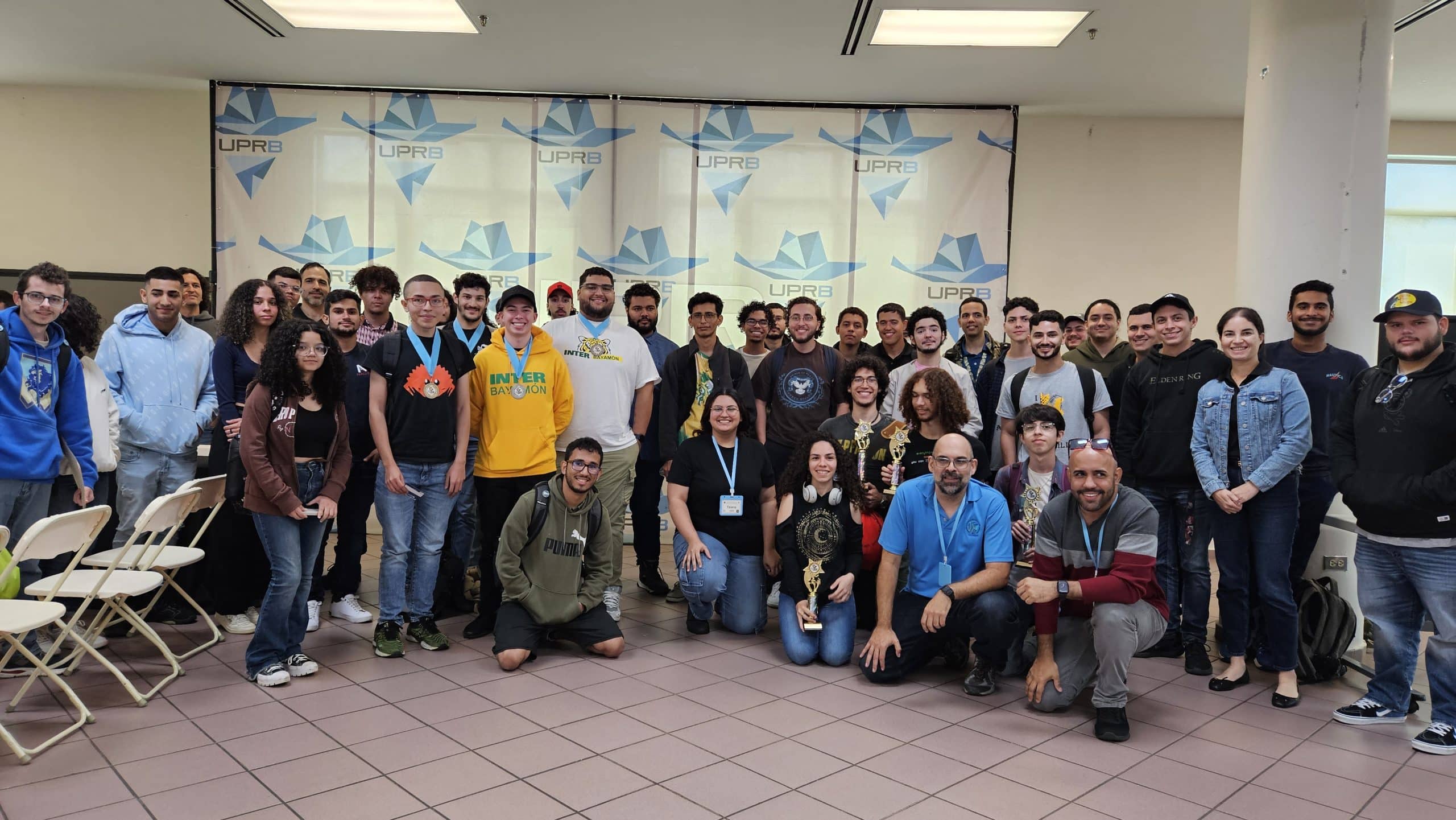 Estudiantes de Inter Aguadilla participan en el Inter Hackathon 2024