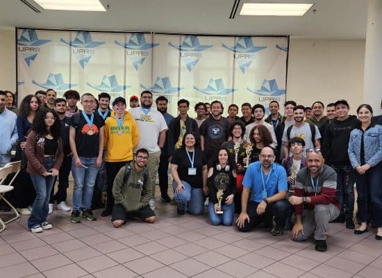 Estudiantes de Inter Aguadilla participan en el Inter Hackathon 2024