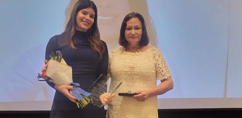 Estudiante de Inter Aguadilla galardonada con importante premio