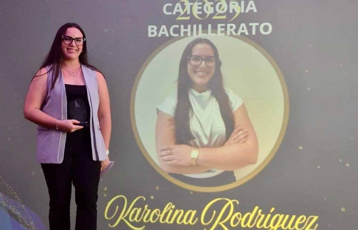 Egresada del Programa Upward Bound Math & Science recibe importante premio